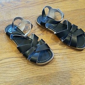 Salt water sandal black